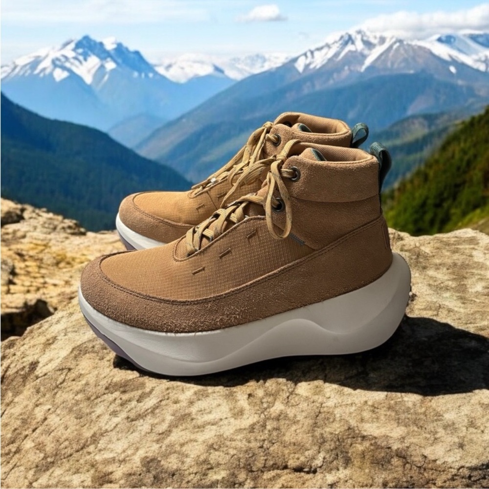 Brand New The North Face Haiking boots. Size 8.5. - Picture 7 of 8